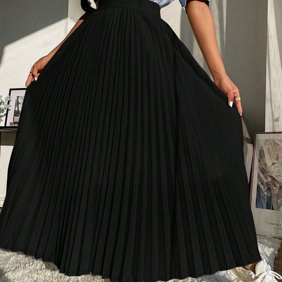 Black Casual Women's Solid Pleated Longline Skirt - Picture 3 of 6